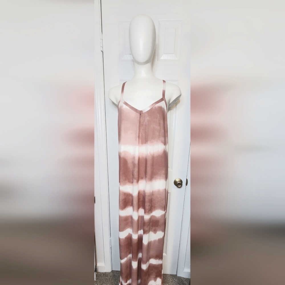 SOLD‼️ Sundress in mauve/ivory